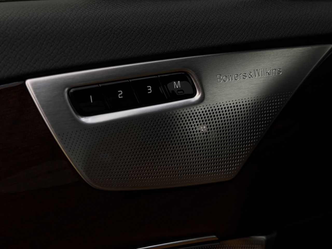 Volvo XC90 | 23