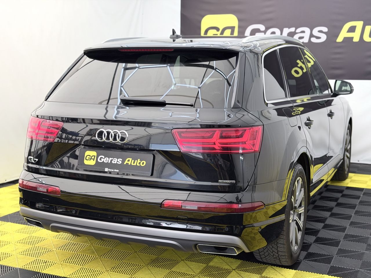 Audi Q7 | 3