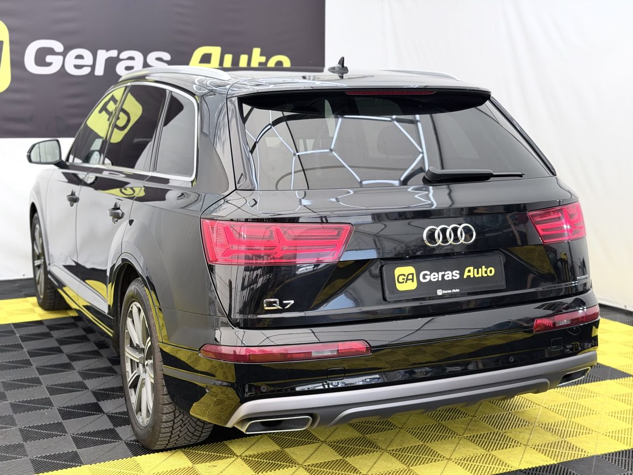 Audi Q7 | 5