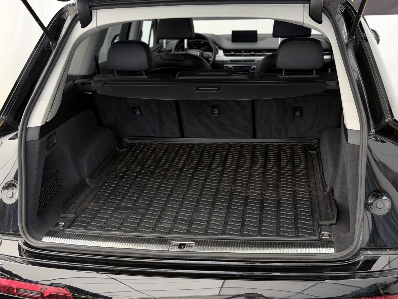 Audi Q7 | 11