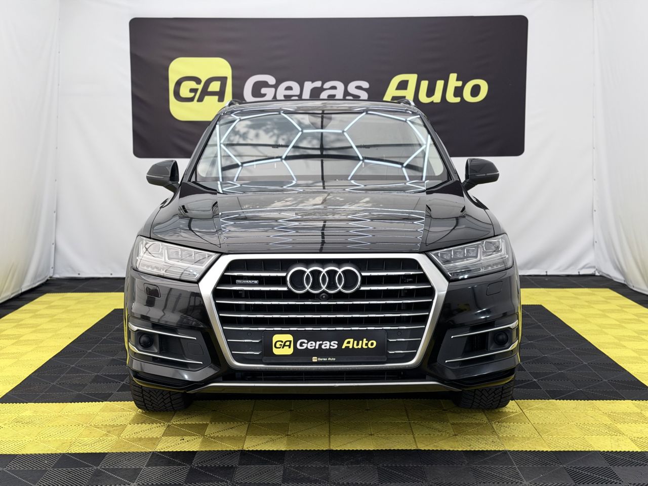 Audi Q7 | 6