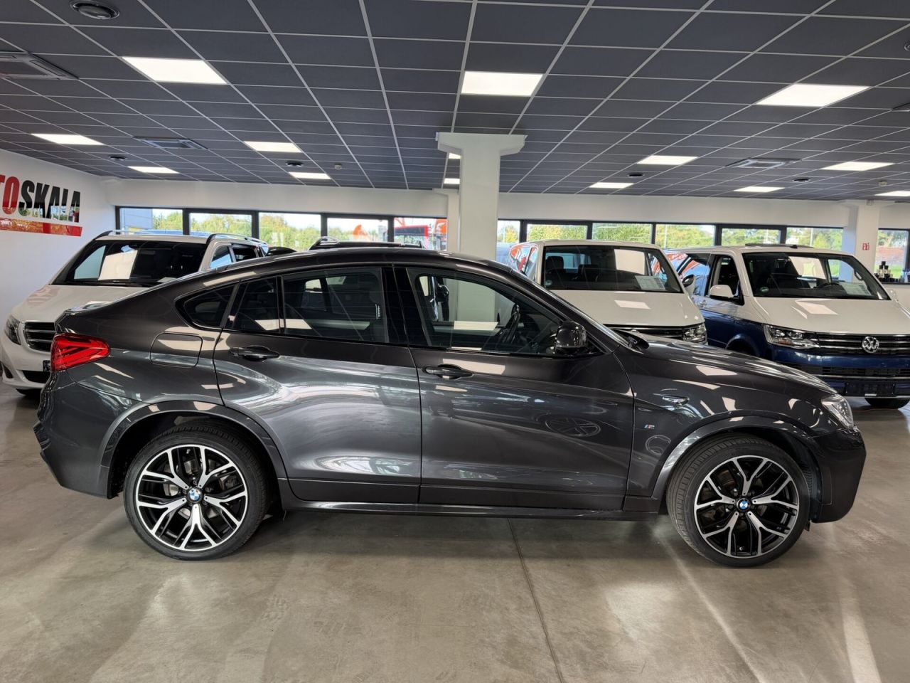 BMW X4 | 33