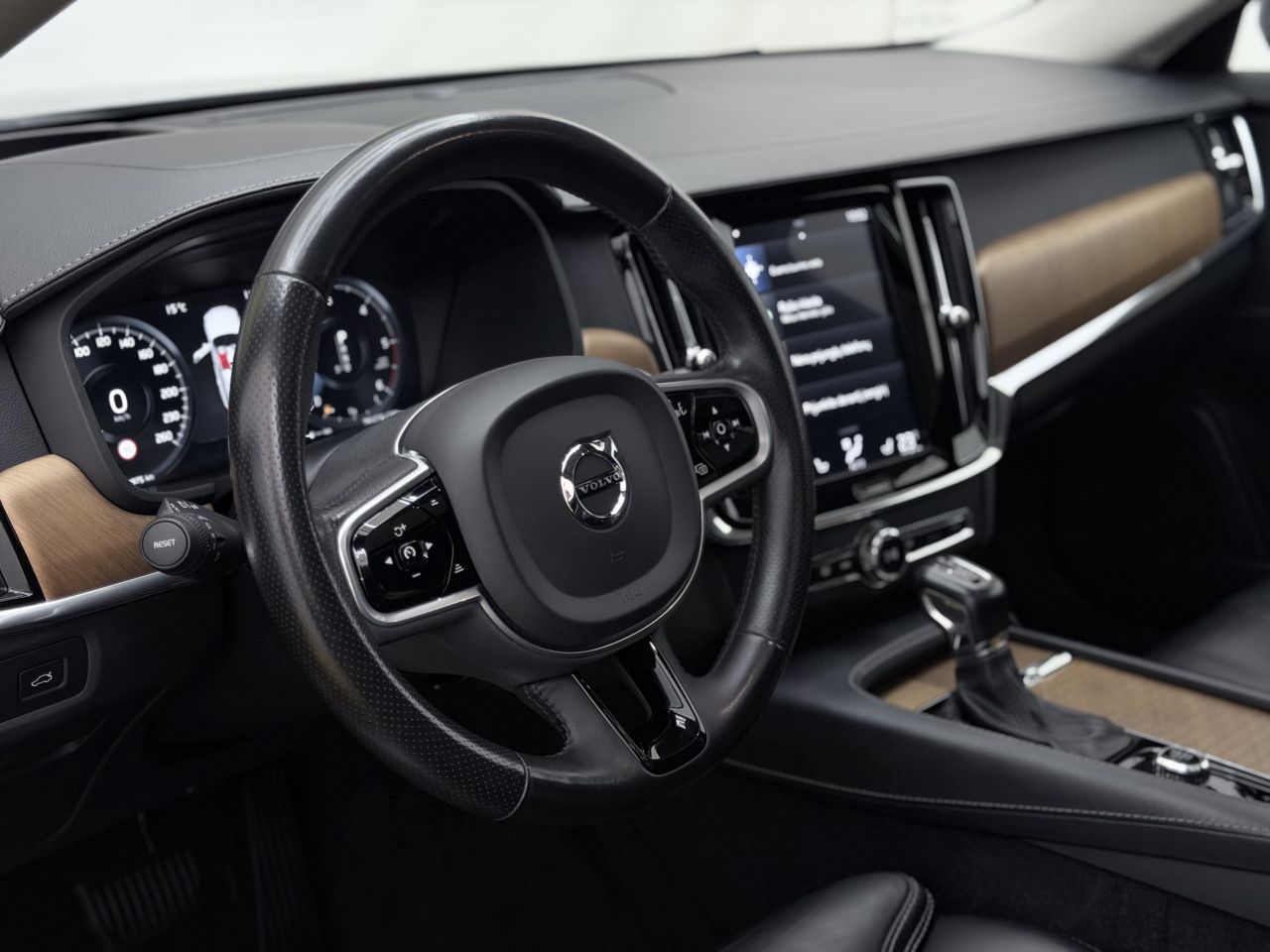 Volvo V90 | 8