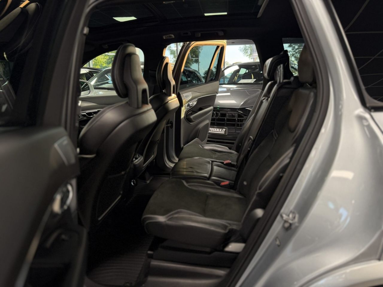 Volvo XC90 | 25
