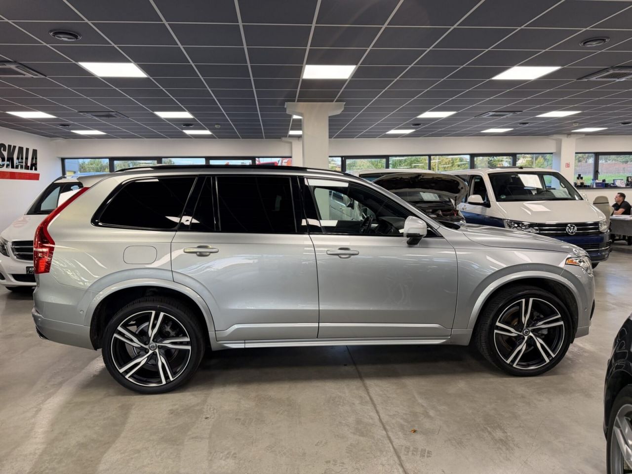 Volvo XC90 | 12