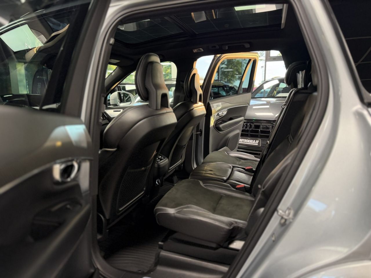 Volvo XC90 | 9
