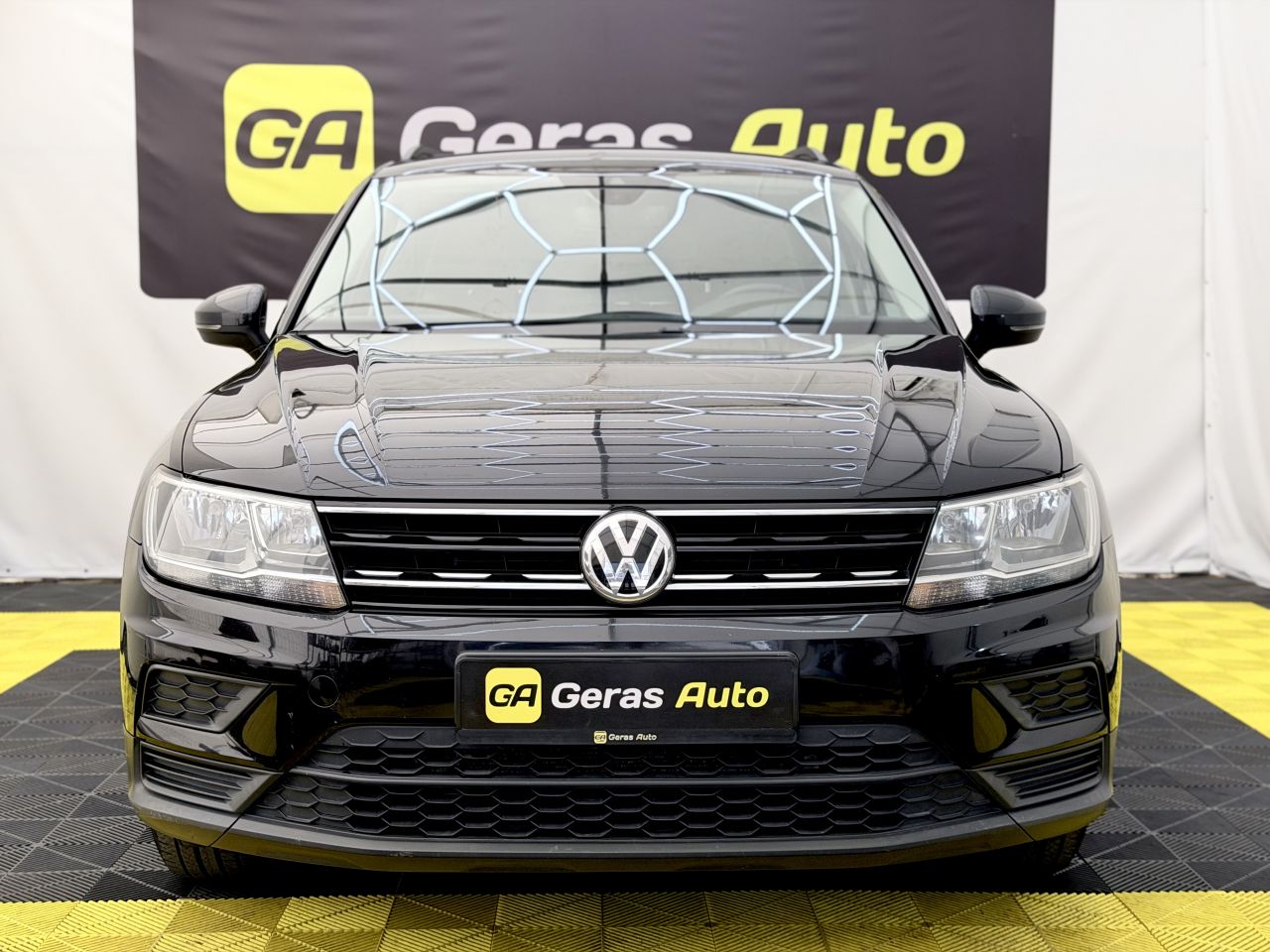 Volkswagen Tiguan | 1