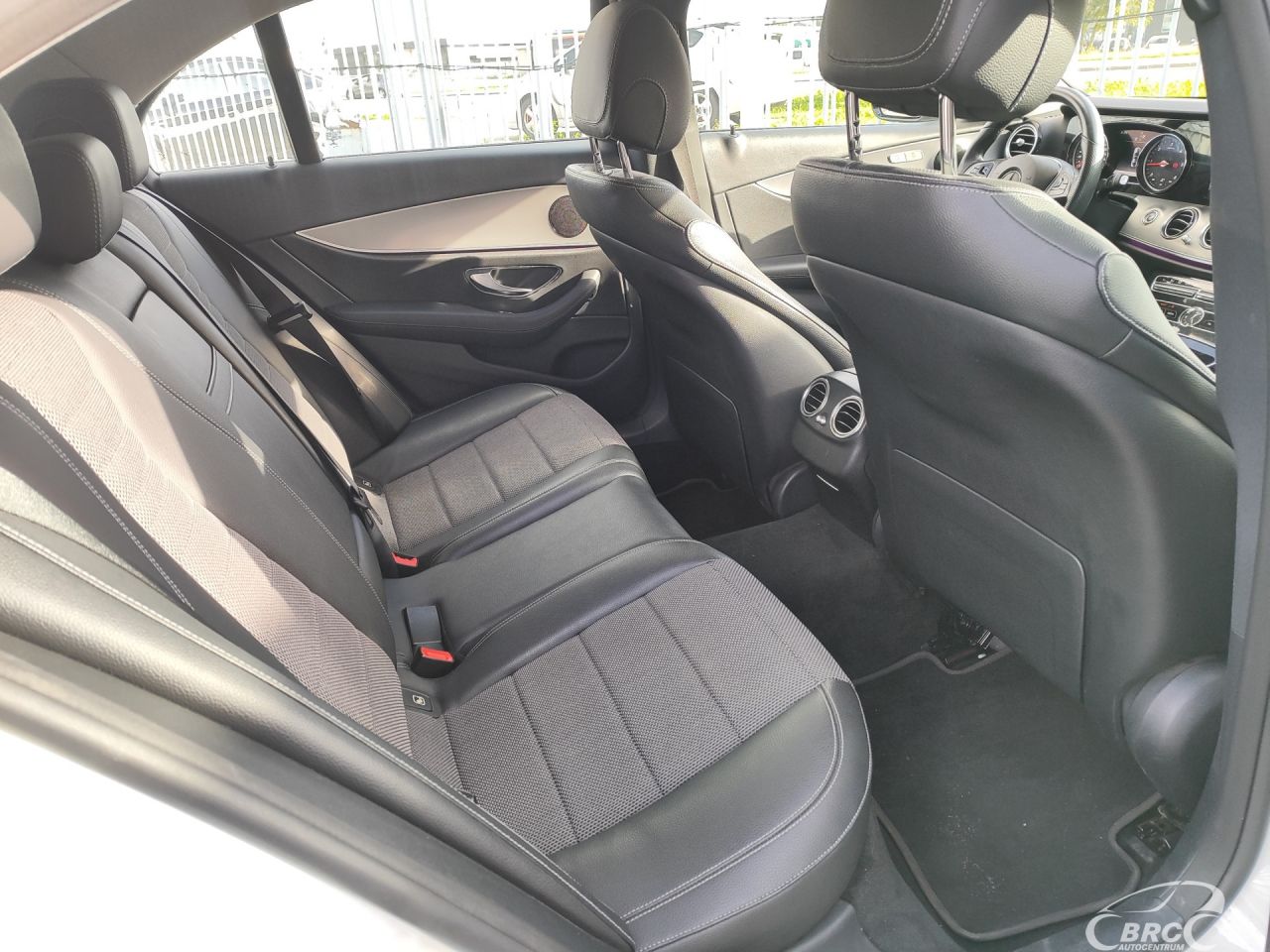 Mercedes-Benz E200 | 10