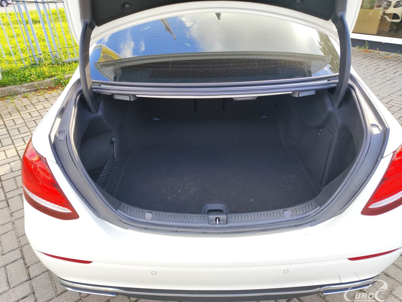 Mercedes-Benz E200 | 12