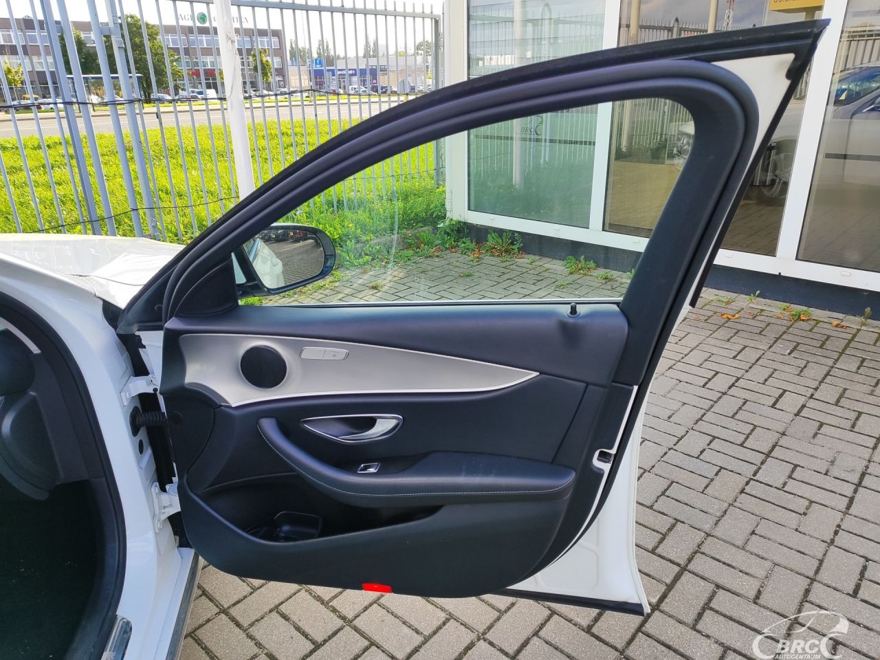 Mercedes-Benz E200 | 5