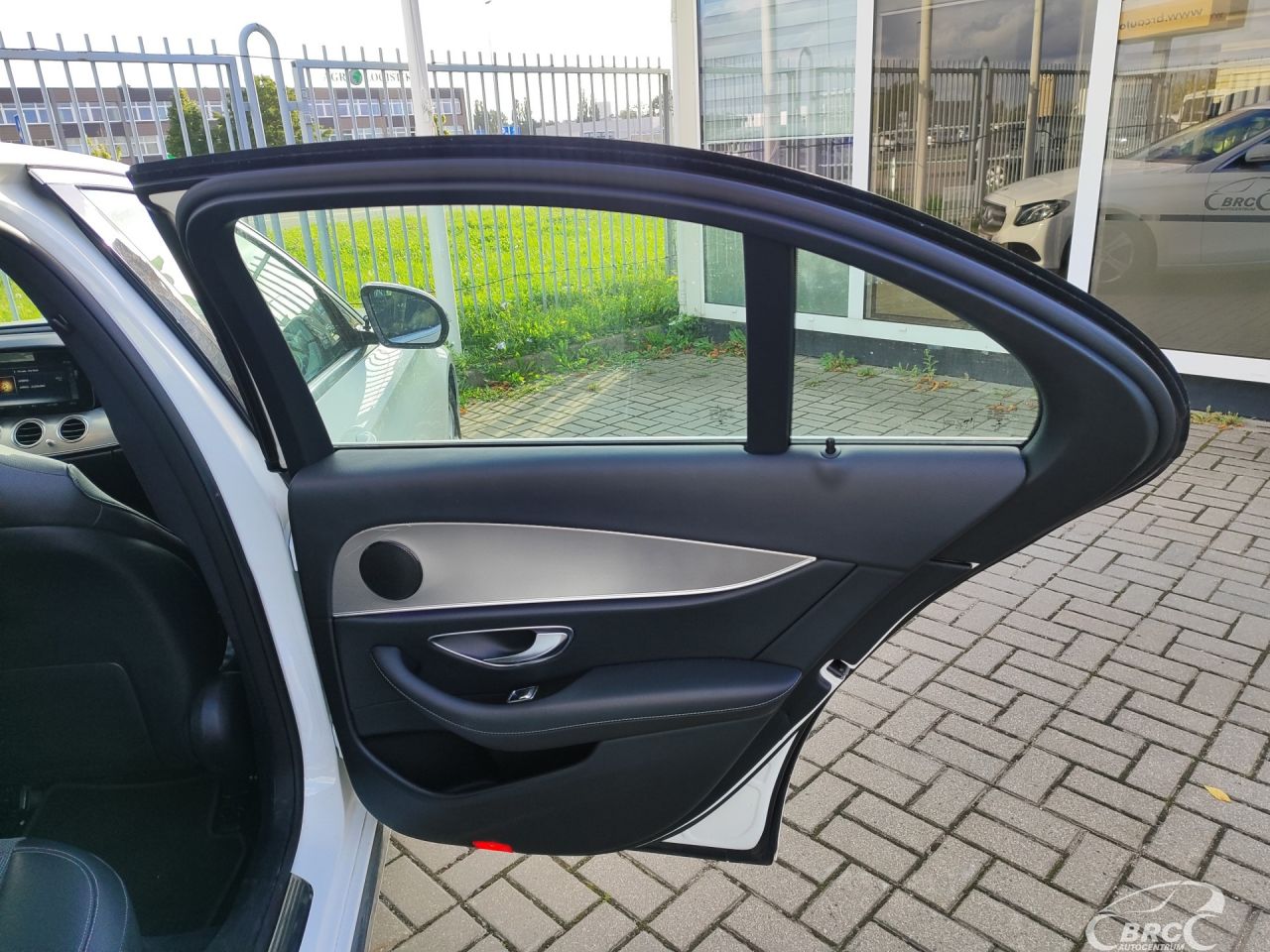 Mercedes-Benz E200 | 9