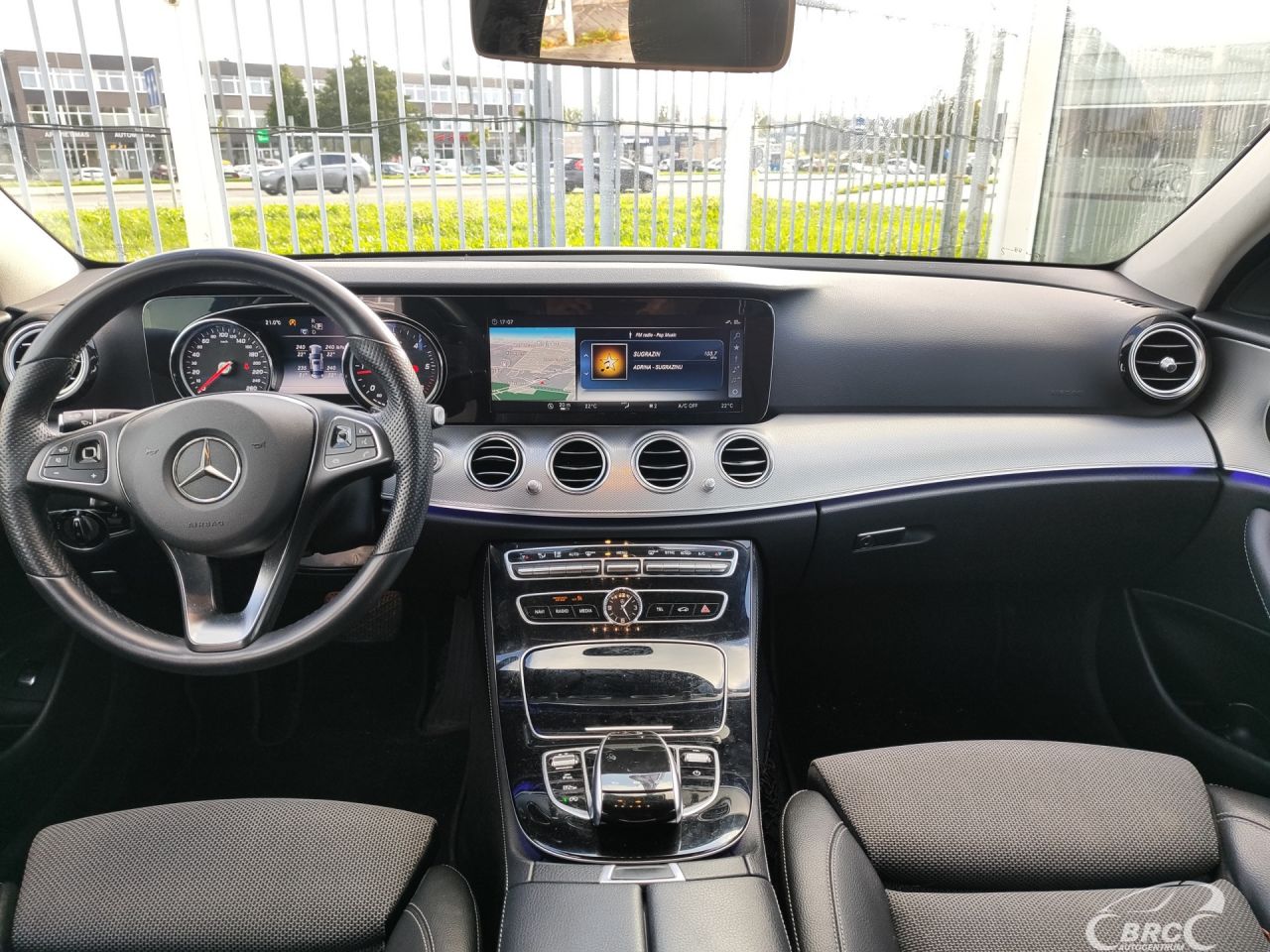 Mercedes-Benz E200 | 3