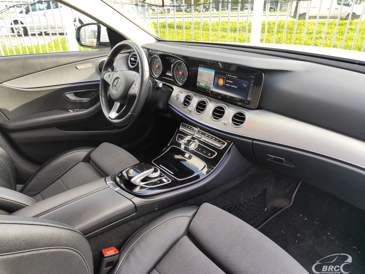 Mercedes-Benz E200 | 8