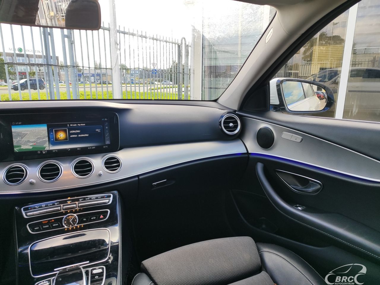 Mercedes-Benz E200 | 4