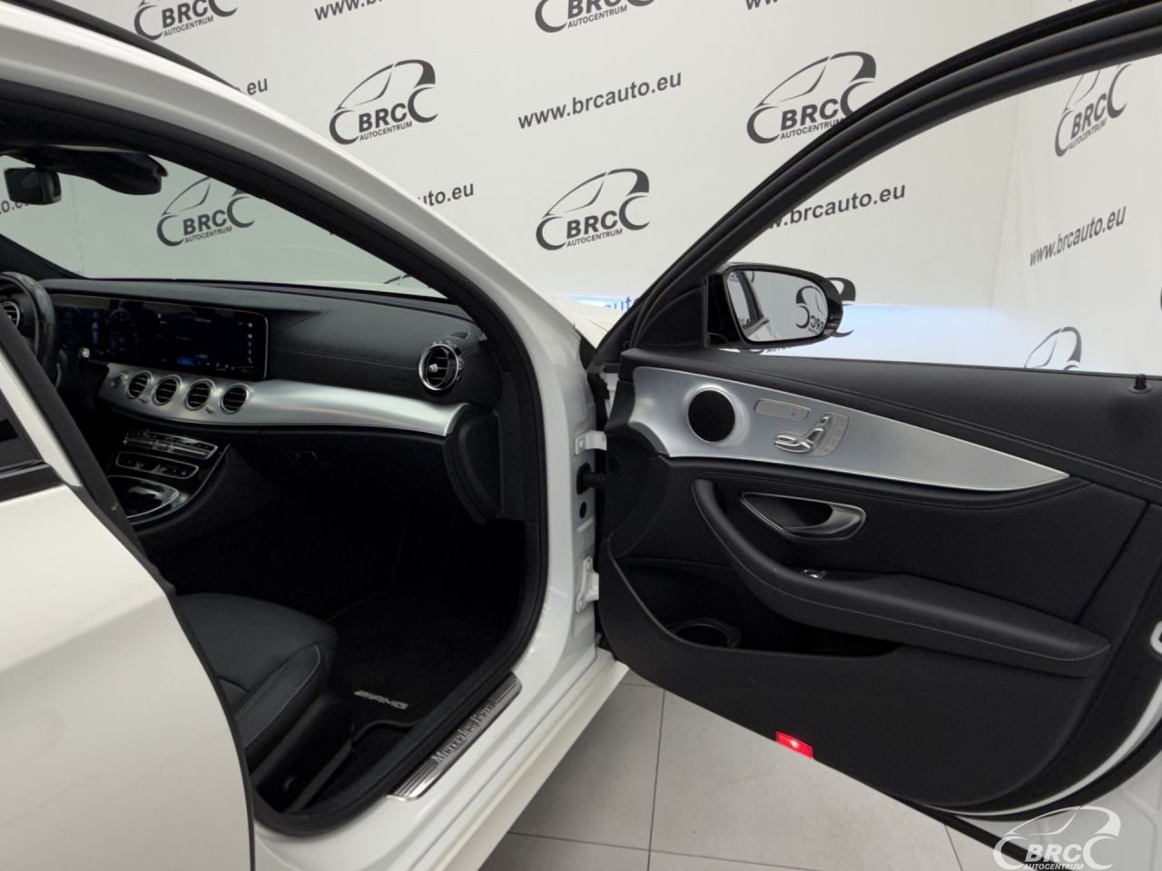 Mercedes-Benz E300 | 7