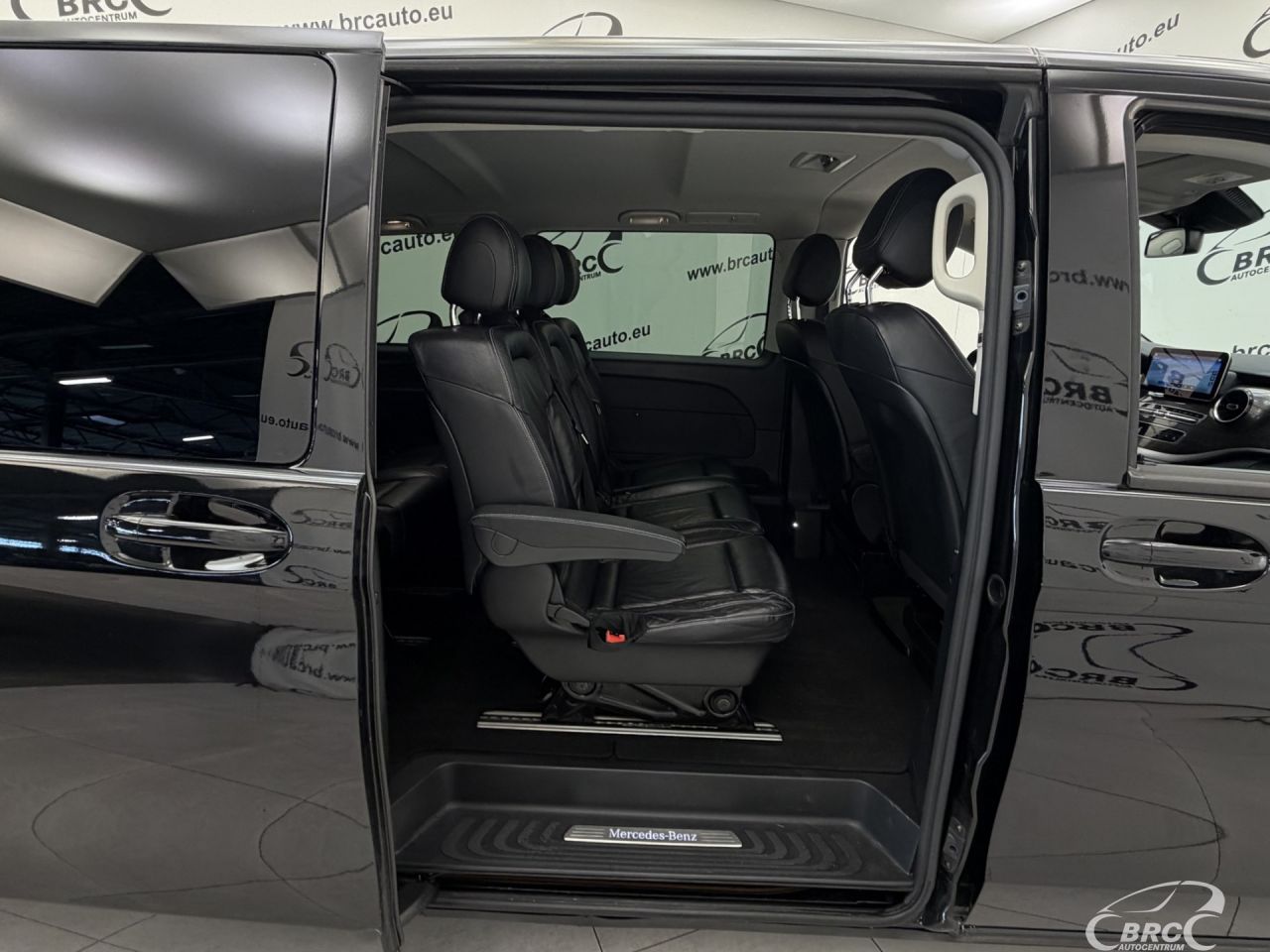 Mercedes-Benz V250 | 9