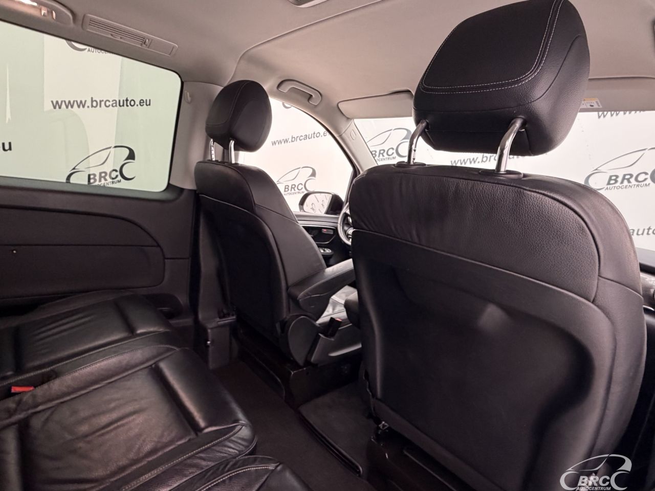 Mercedes-Benz V250 | 12