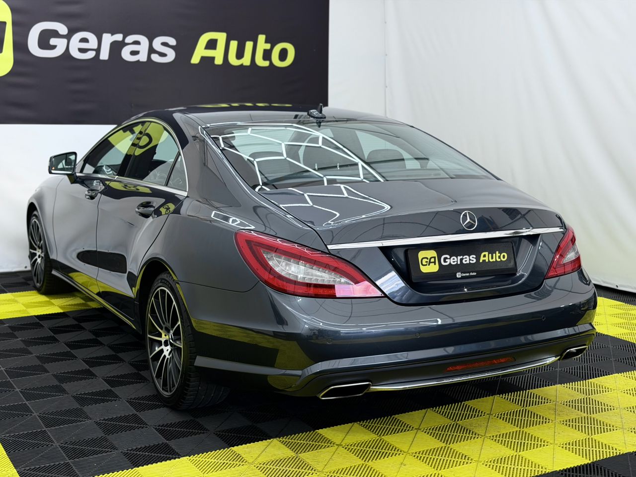 Mercedes-Benz CLS500 | 3
