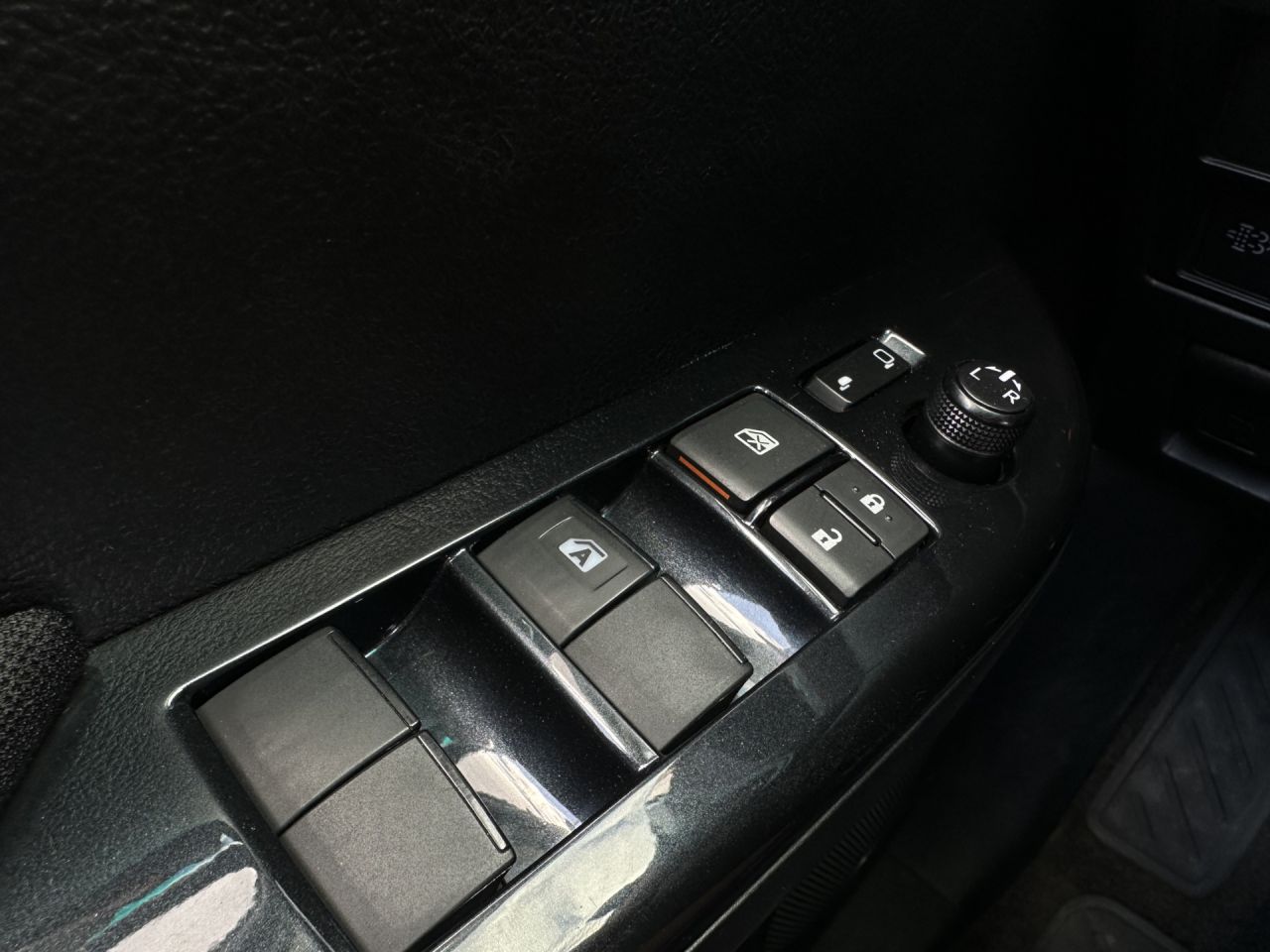Toyota Hilux | 24