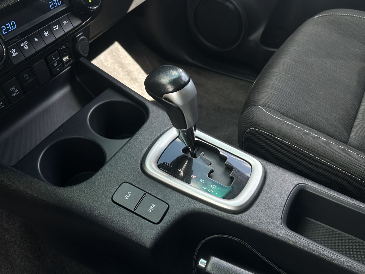 Toyota Hilux | 22