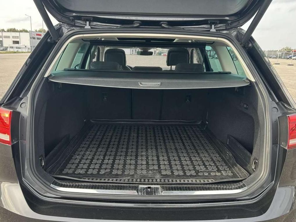Volkswagen Passat | 37