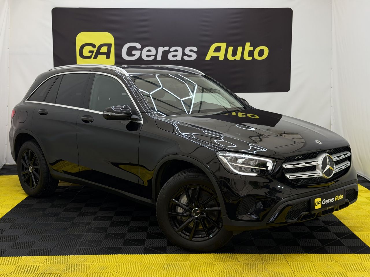 Mercedes-Benz GLC300 | 2