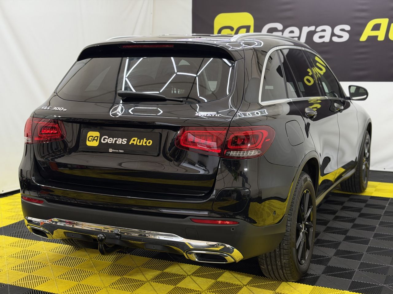 Mercedes-Benz GLC300 | 3