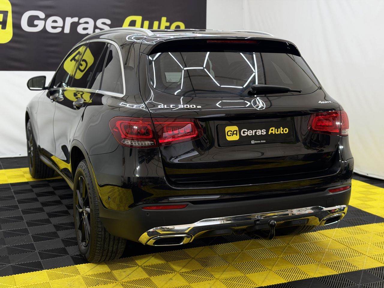 Mercedes-Benz GLC300 | 5