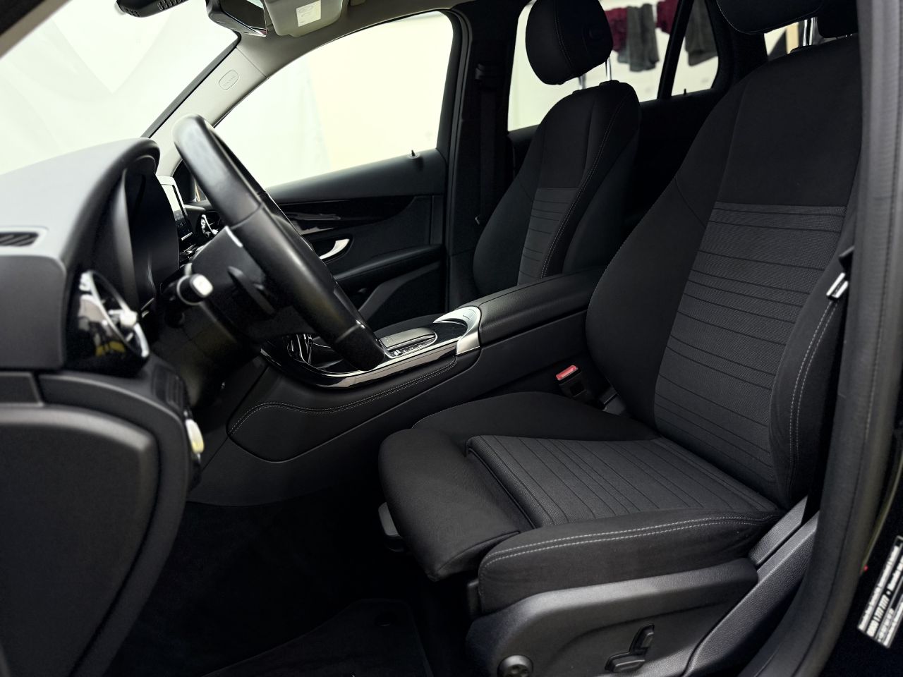 Mercedes-Benz GLC300 | 9