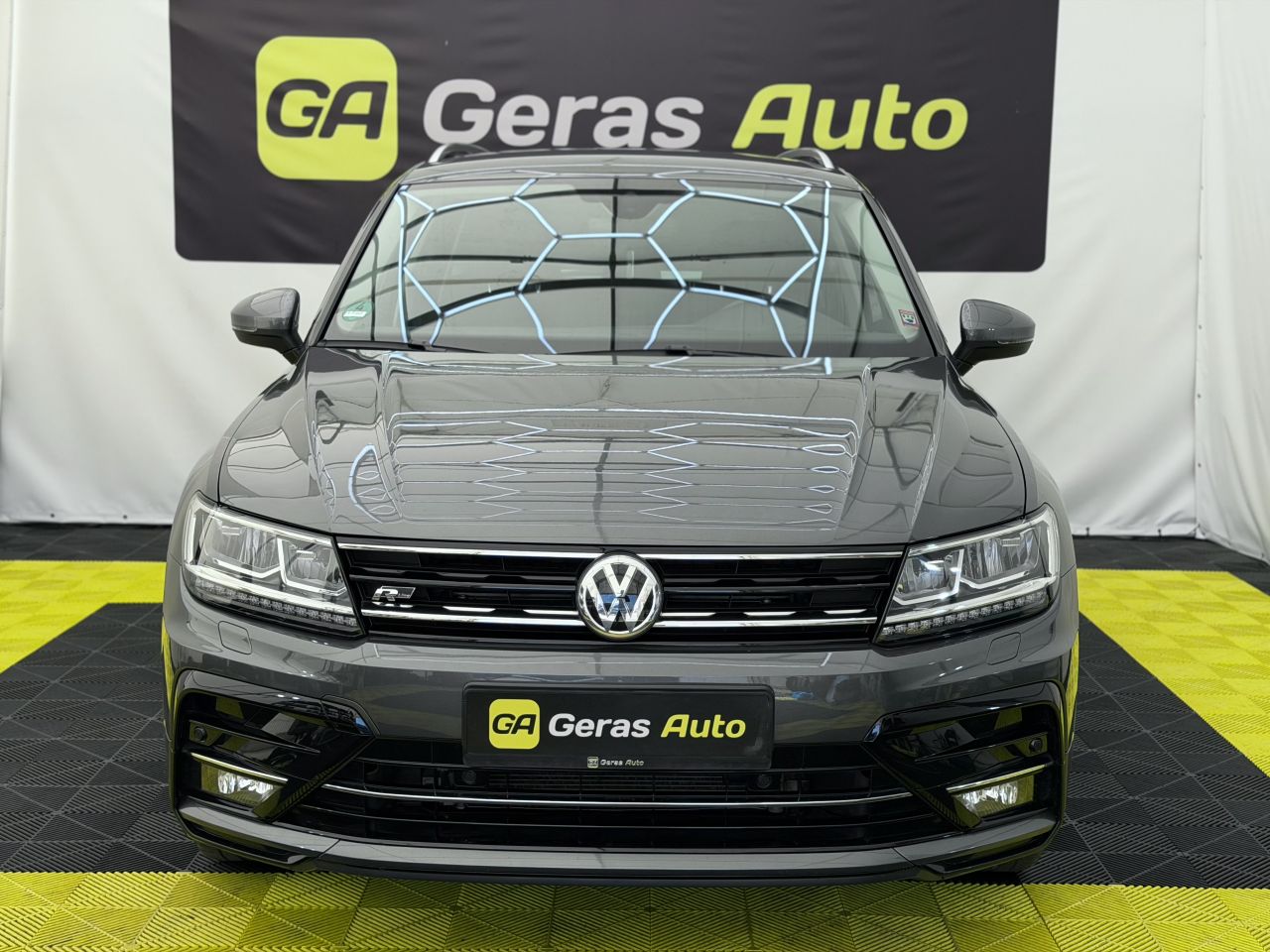 Volkswagen Tiguan | 1