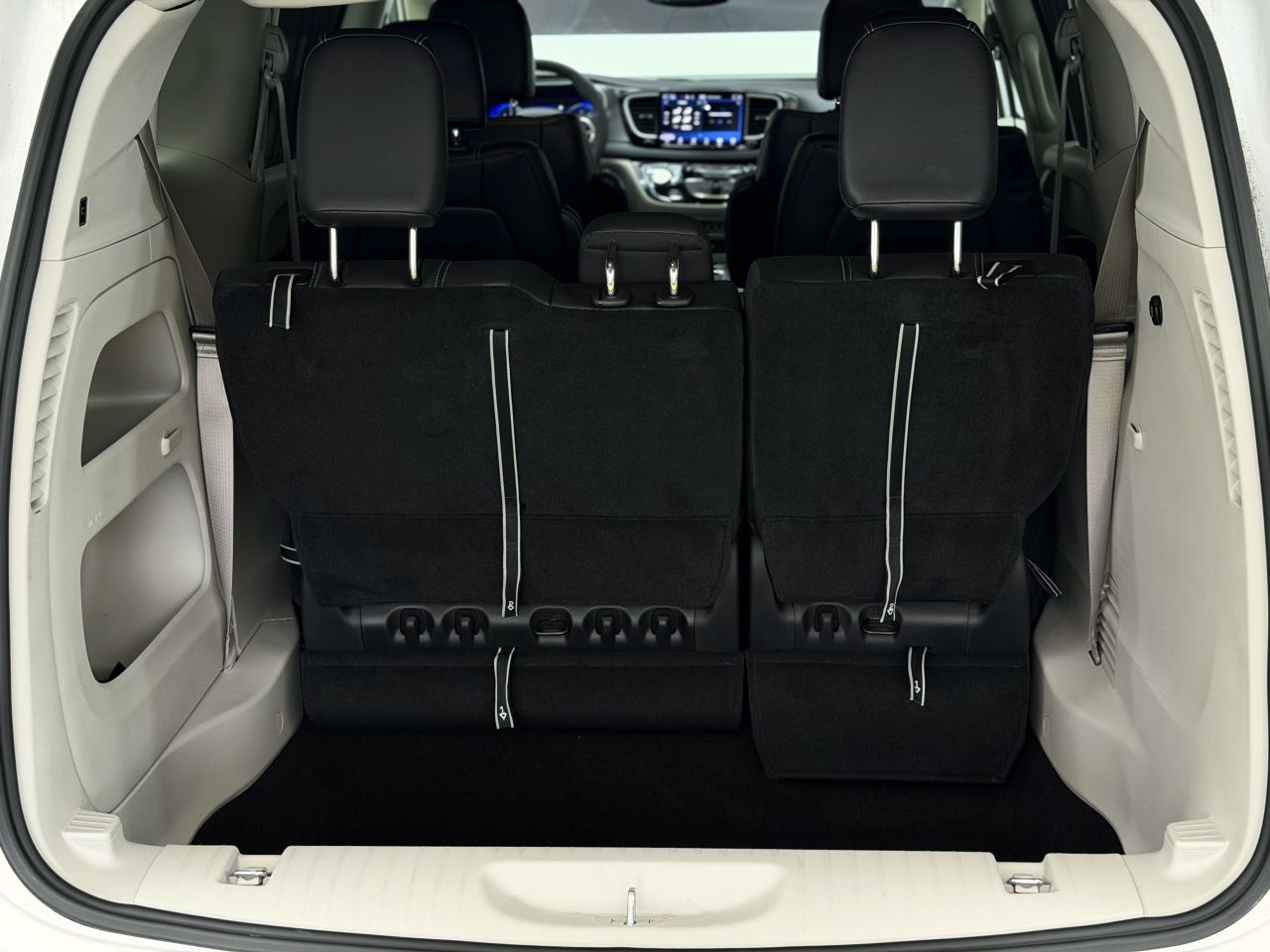 Chrysler Pacifica | 12