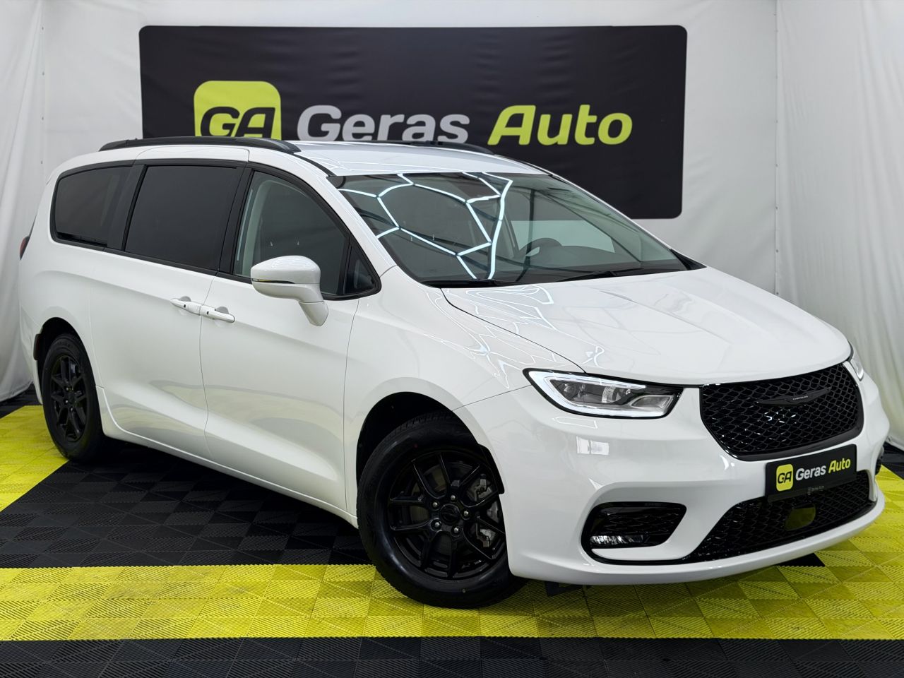 Chrysler Pacifica | 2