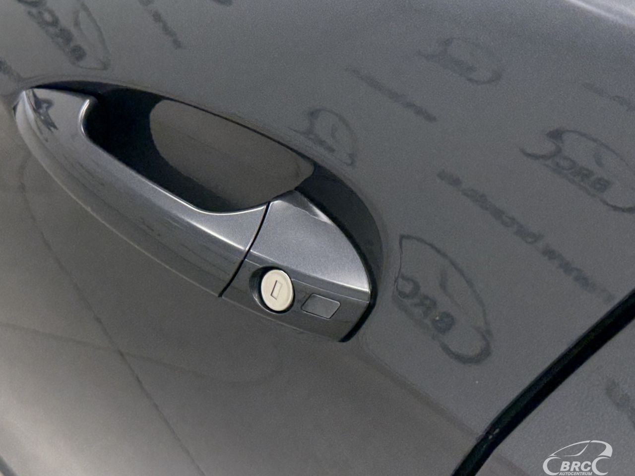 Mercedes-Benz E200 | 17