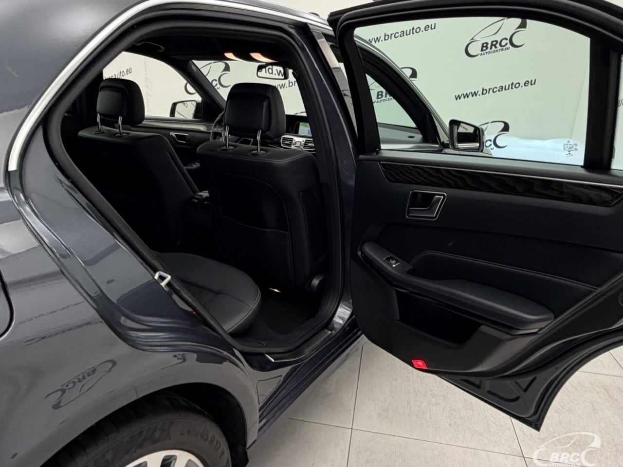 Mercedes-Benz E200 | 11