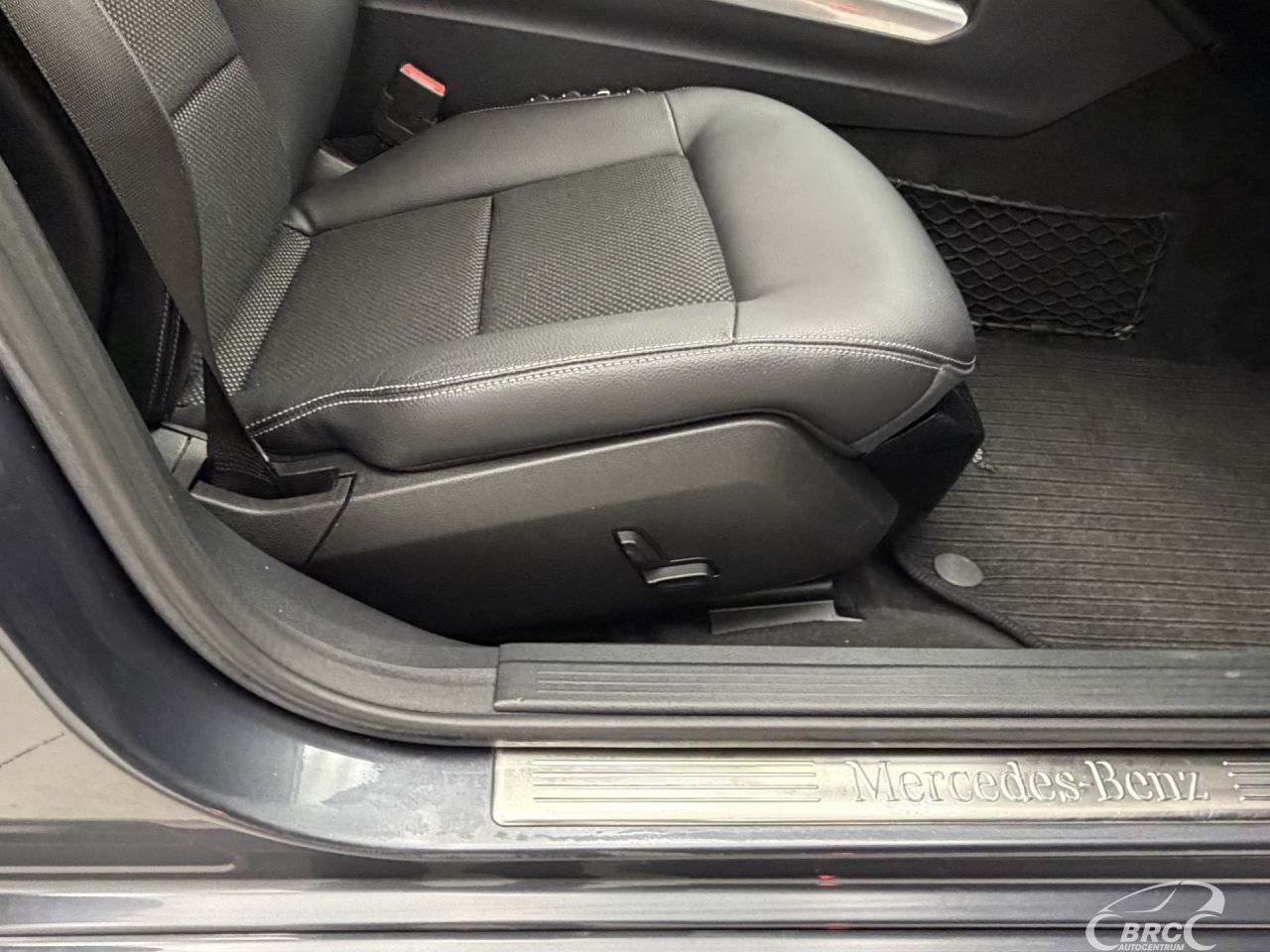 Mercedes-Benz E200 | 5