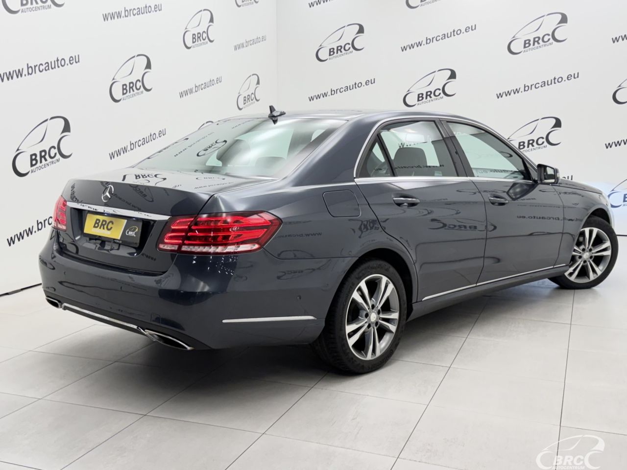 Mercedes-Benz E200 | 1