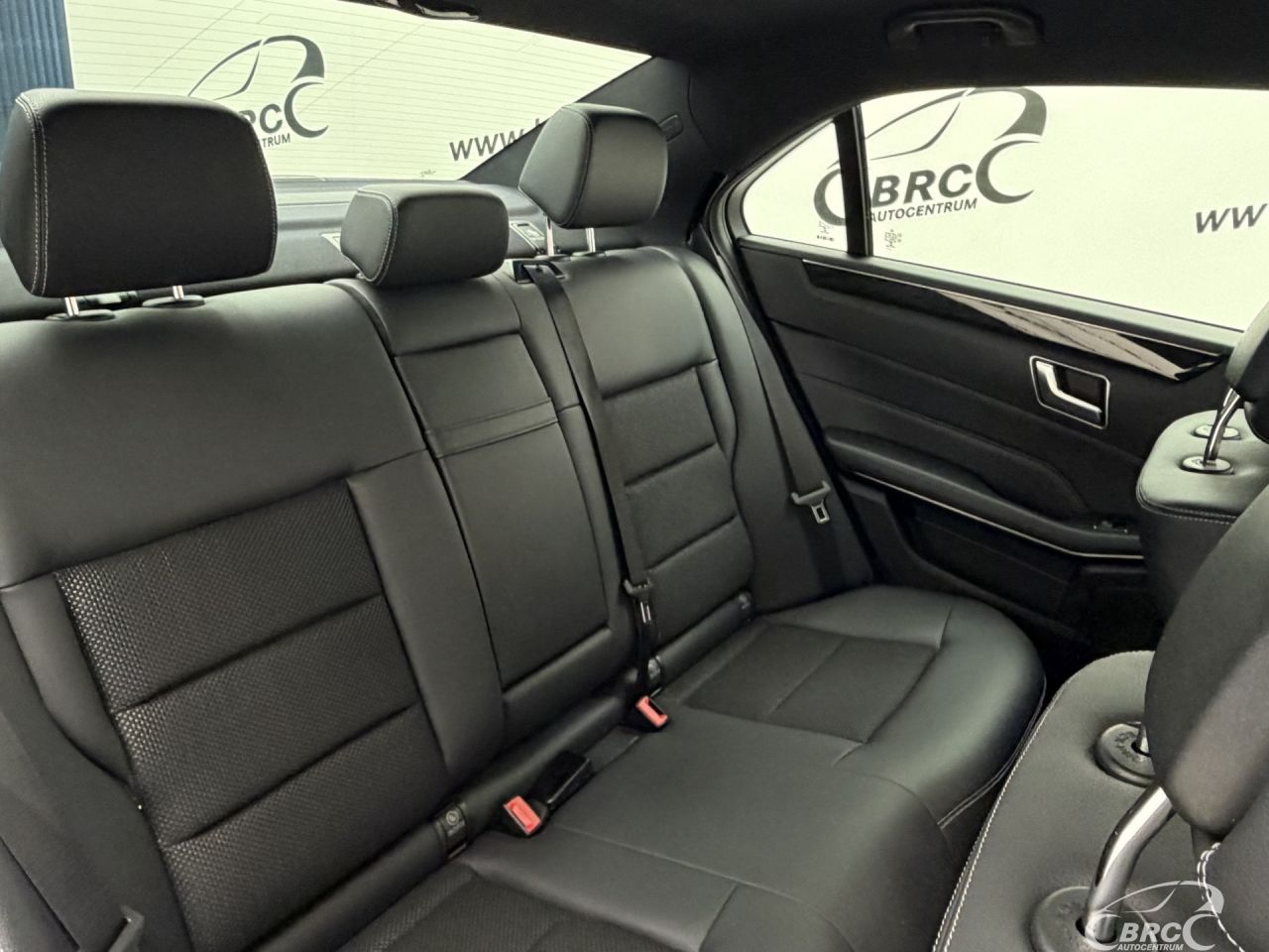 Mercedes-Benz E200 | 10
