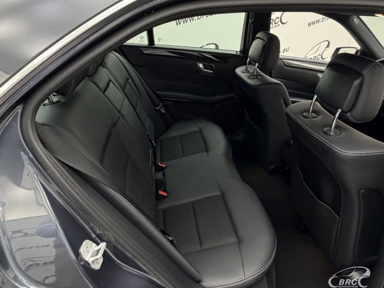 Mercedes-Benz E200 | 9