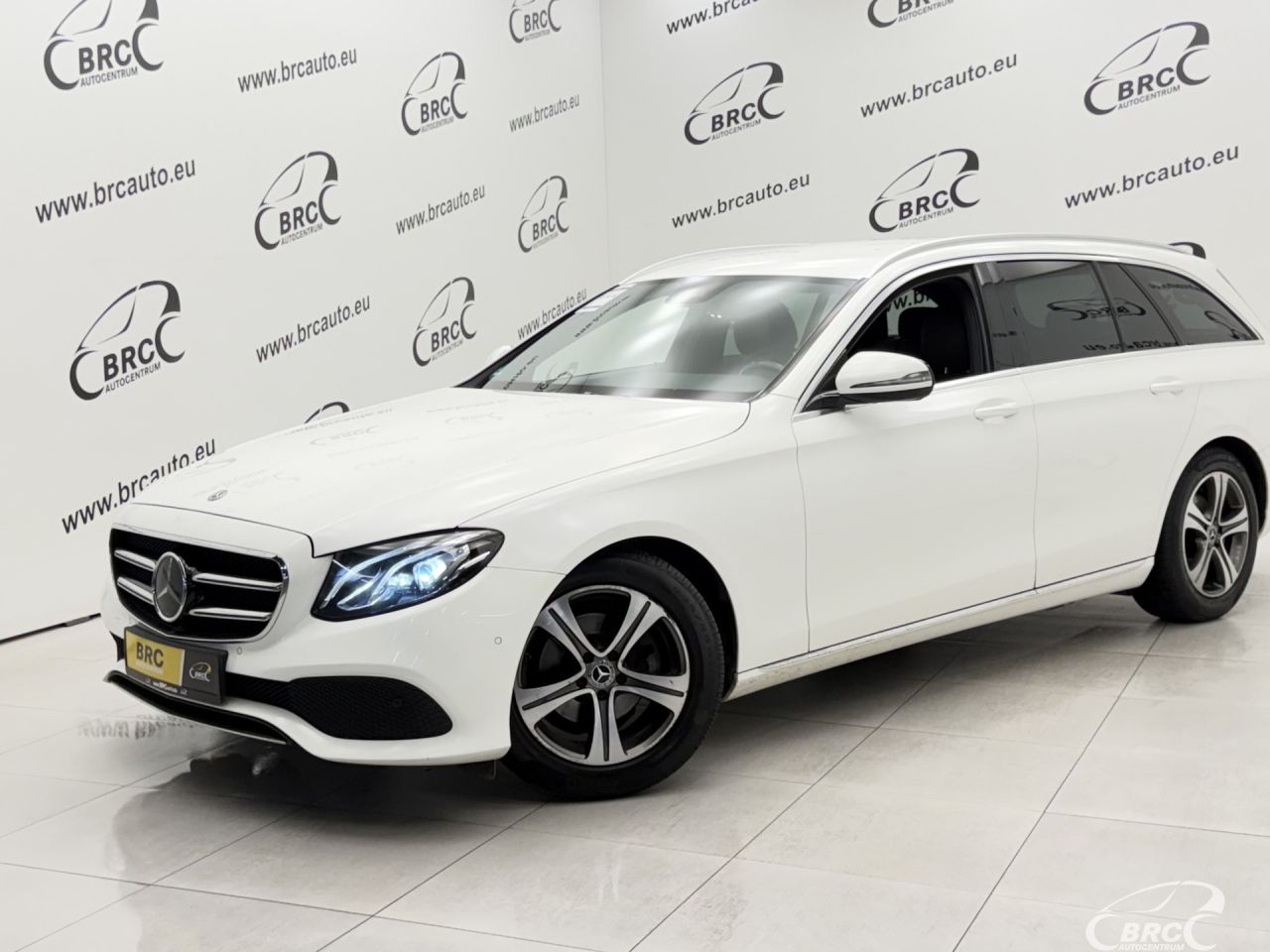 Mercedes-Benz E220 | 0