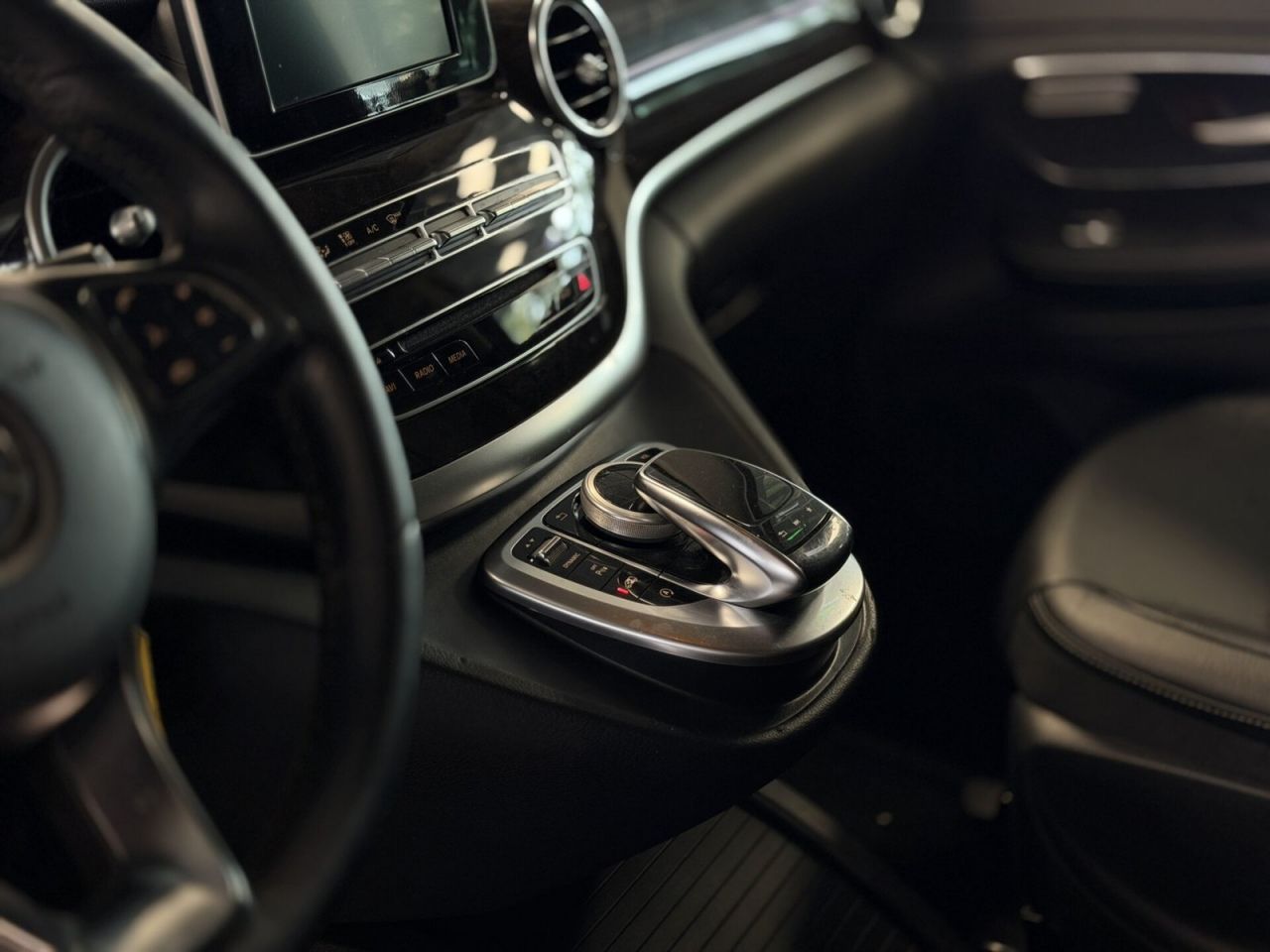 Mercedes-Benz V250 | 15