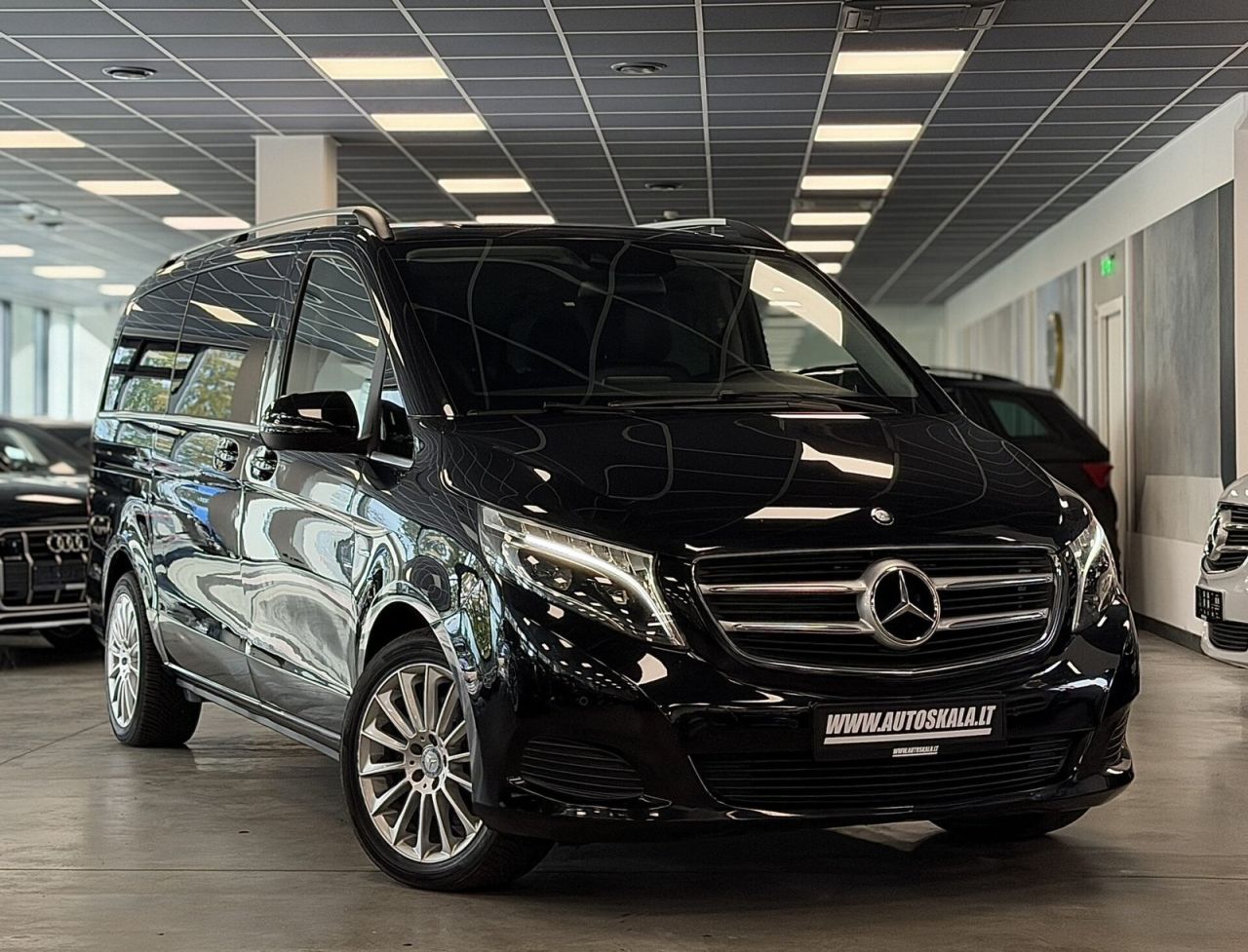 Mercedes-Benz V250 | 1