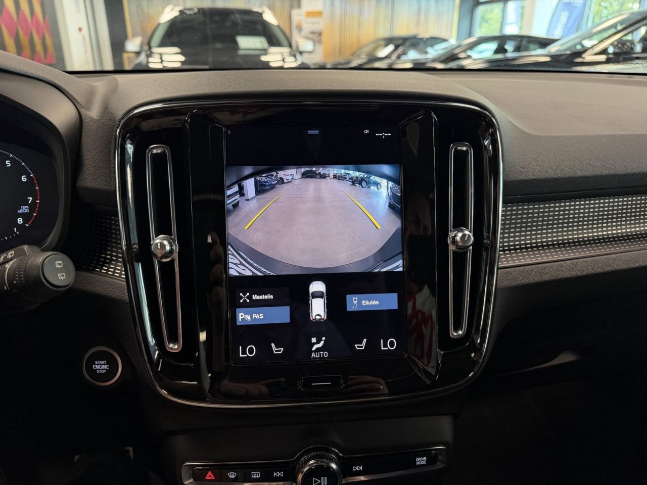 Volvo XC40 | 12