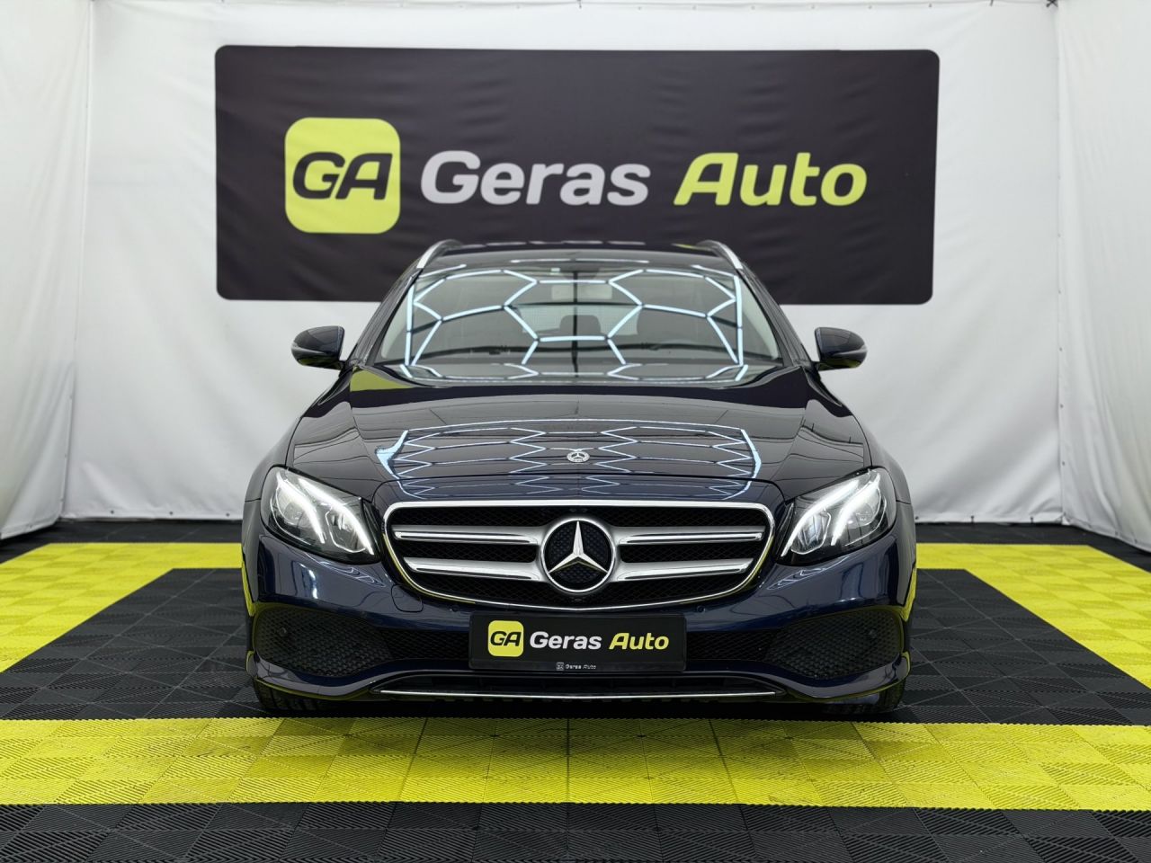 Mercedes-Benz E200 | 6