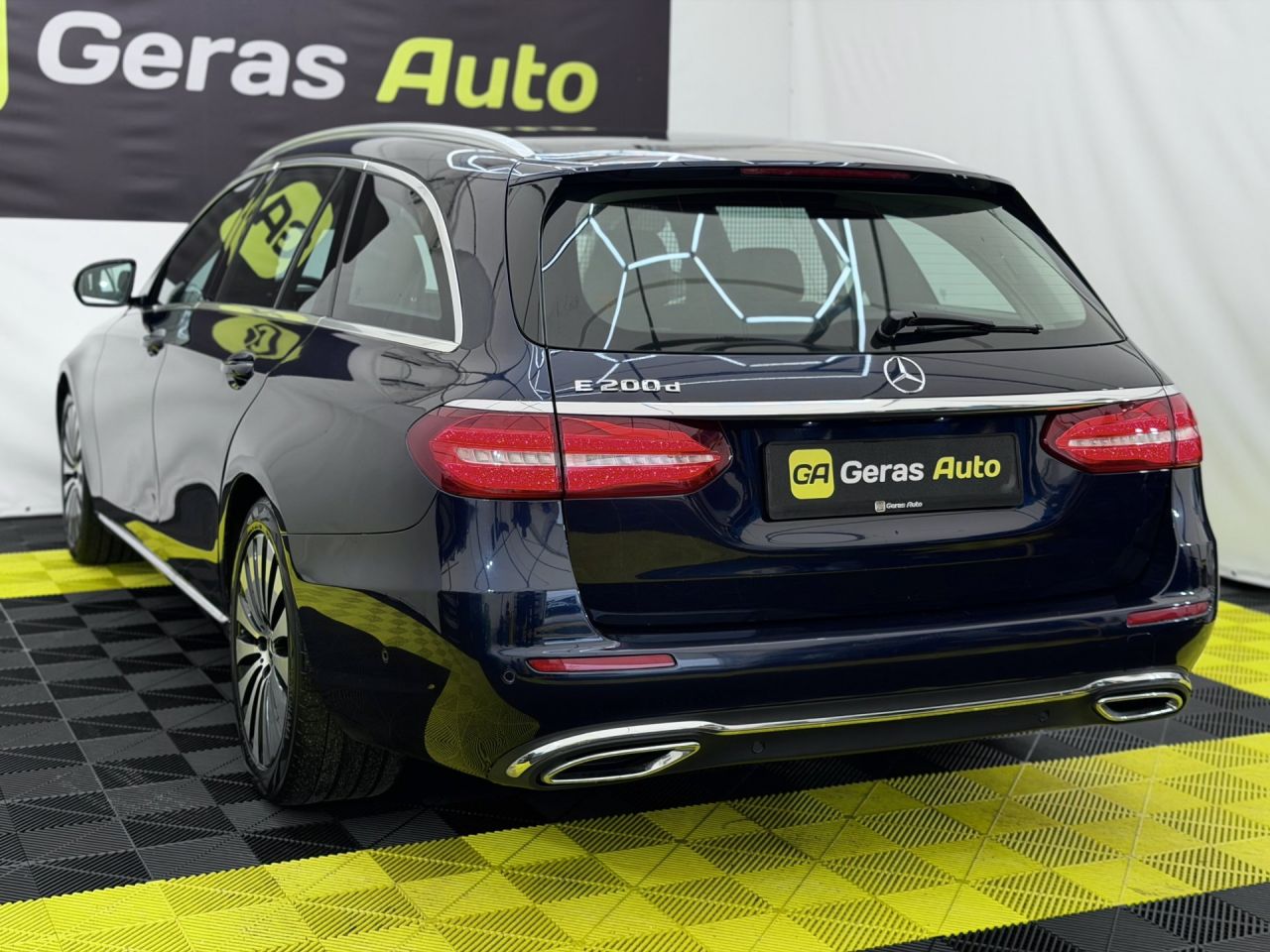 Mercedes-Benz E200 | 5