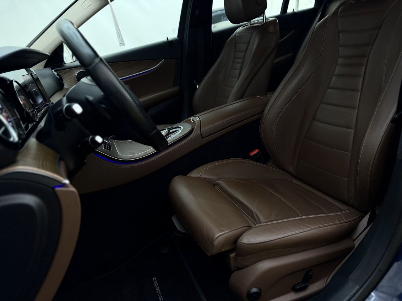 Mercedes-Benz E200 | 9