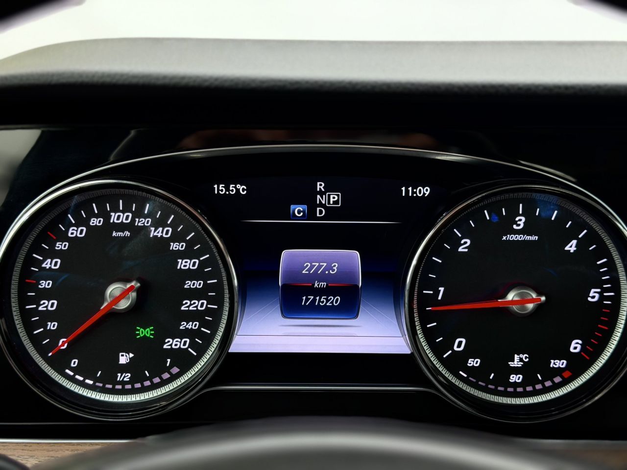 Mercedes-Benz E200 | 28
