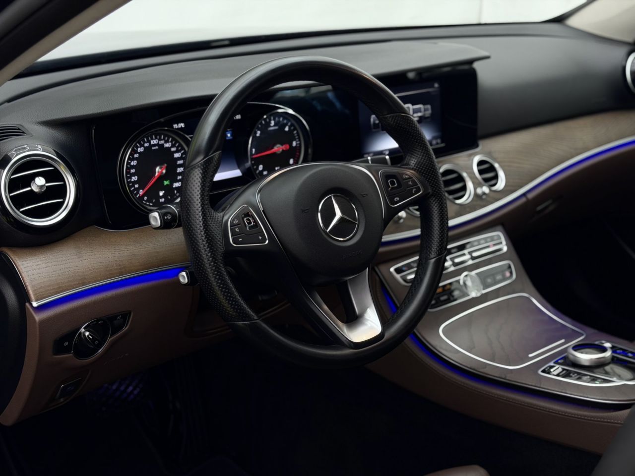 Mercedes-Benz E200 | 8