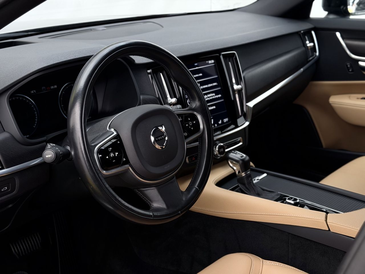 Volvo V90 | 8