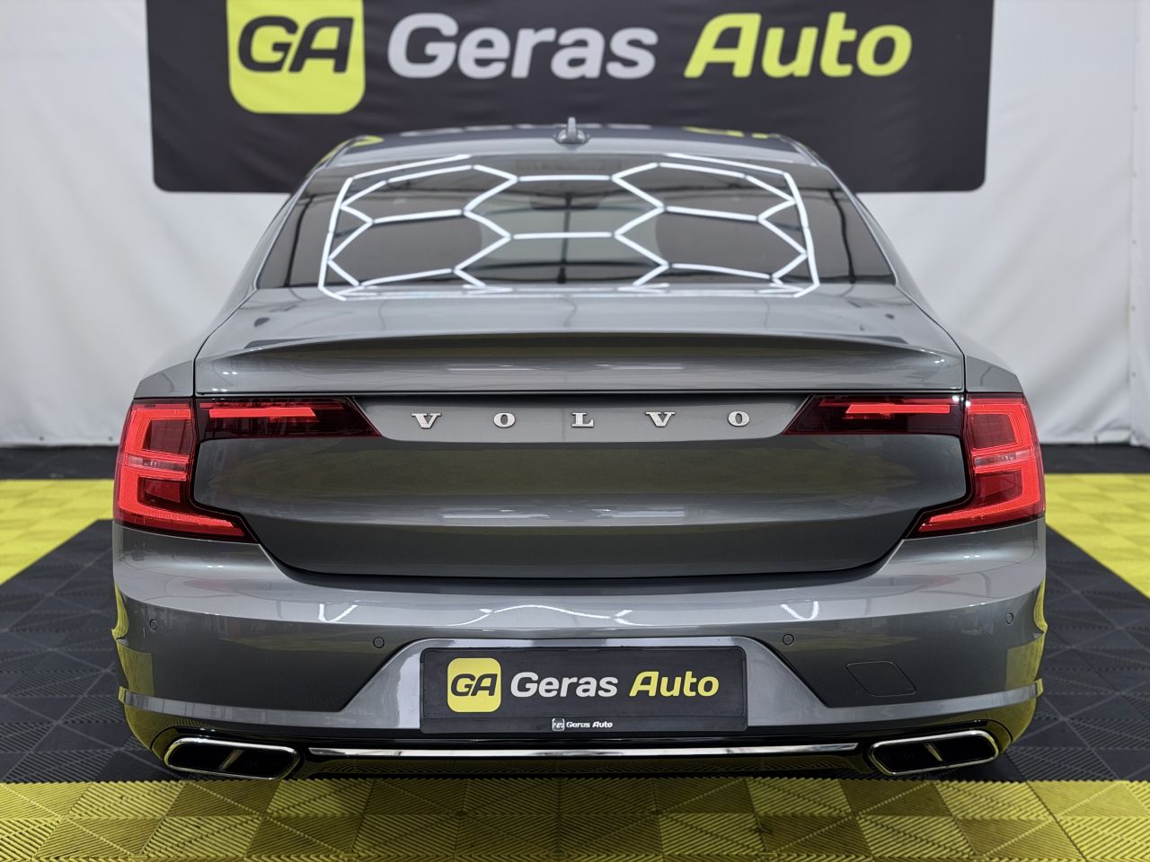 Volvo S90 | 4