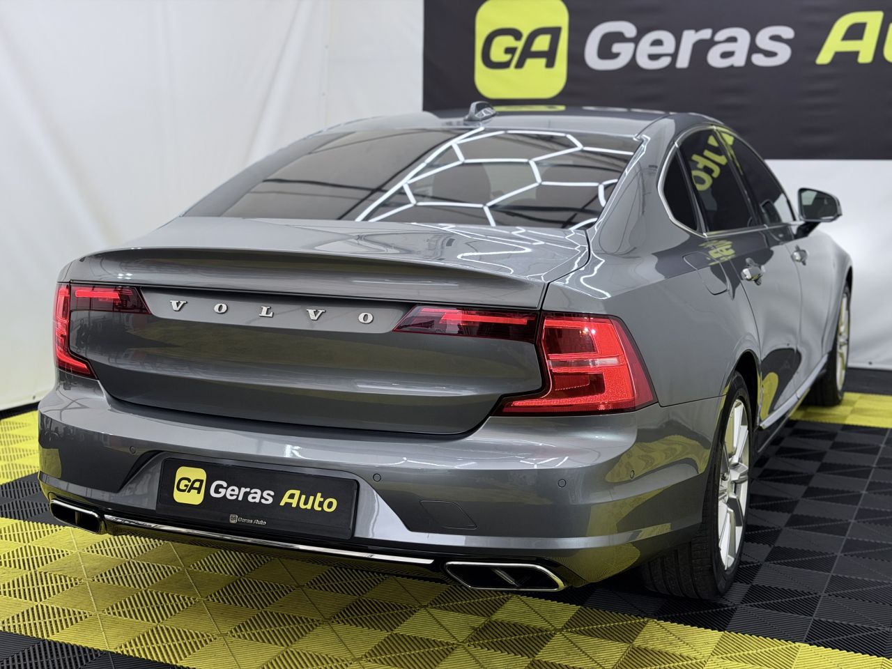 Volvo S90 | 3